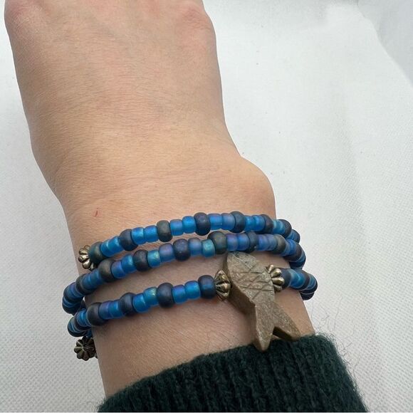 🍭6/$30 Two-tone beaded silver fish wrap bracelet - Picture 4 of 4